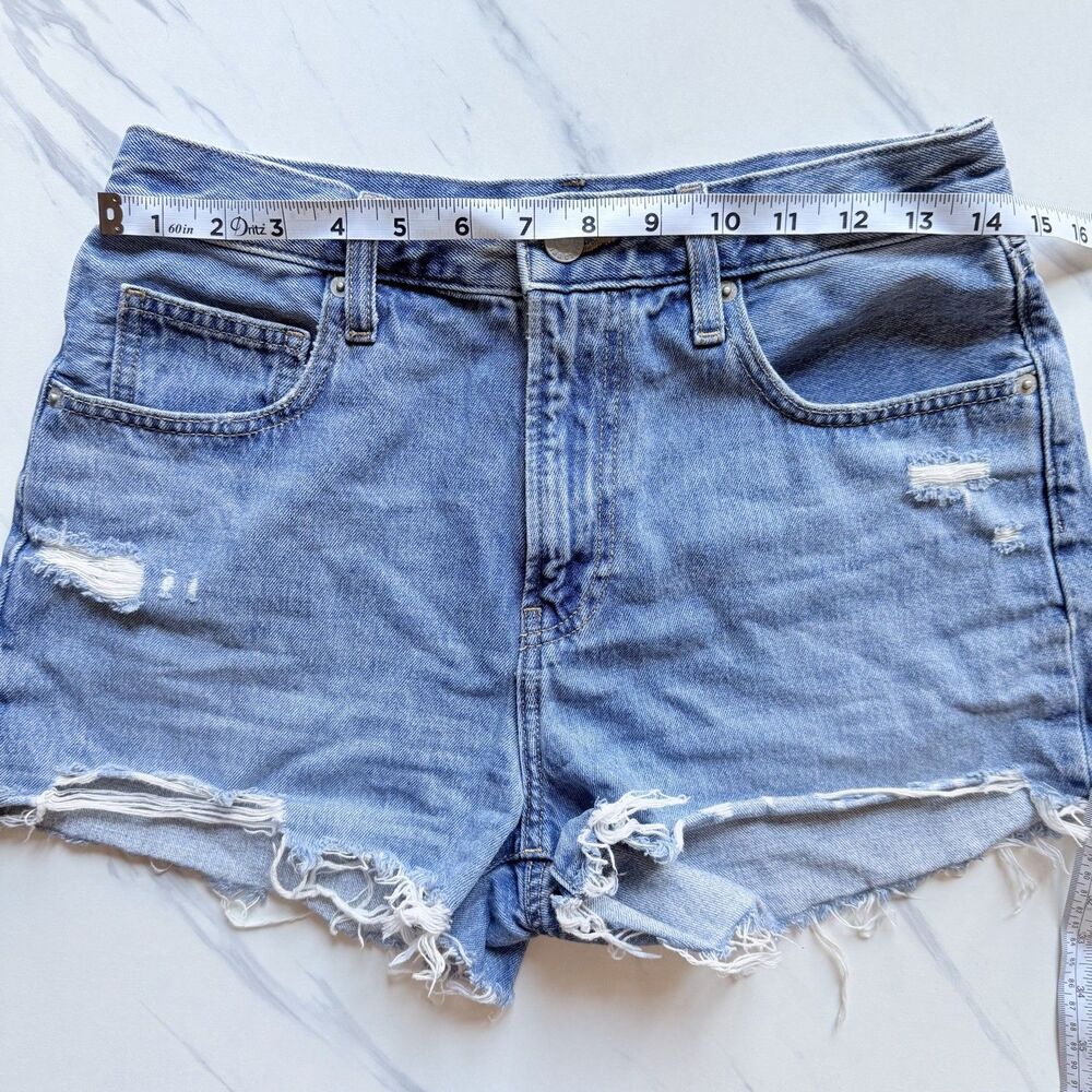 EUC Uniqlo Shorts Womens 25 Blue Denim Jean High Rise Cutoff Distressed Pockets - Picture 9 of 14